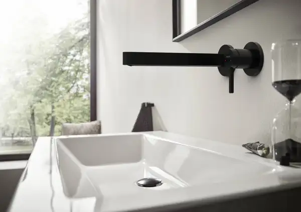 Смеситель для раковины настенный Hansgrohe Finoris (цвет - чёрный матовый), излив 225 мм (76050670) фото 2 Aquada.com.ua Смеситель для раковины настенный Hansgrohe Finoris (цвет - чёрный матовый), излив 225 мм (76050670) фото 2 Aquada.com.ua