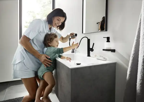 Смеситель для раковины высокий, с вытяжным душем, 2 вида струи Hansgrohe Finoris (цвет - чёрный матовый), с донным клапаном Push Open (76063670) фото 4 Aquada.com.ua Смеситель для раковины высокий, с вытяжным душем, 2 вида струи Hansgrohe Finoris (цвет - чёрный матовый), с донным клапаном Push Open (76063670) фото 4 Aquada.com.ua