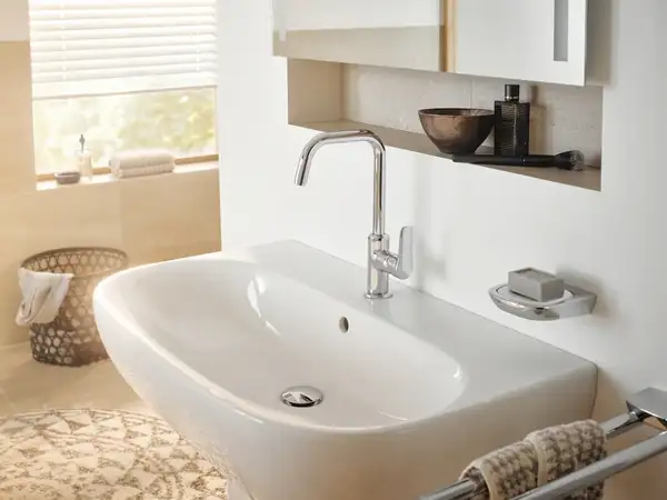 Kludi Pure&solid Смеситель для умывальника, хром (340250575) Kludi Pure&solid Смеситель для умывальника, хром (340250575)