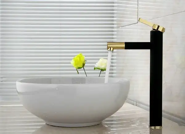 Змішувач для раковини (умивальника) REA SMART BLACK+GOLD чорний/золотий високий (REA-B7402) Змішувач для раковини (умивальника) REA SMART BLACK+GOLD чорний/золотий високий (REA-B7402)