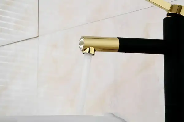Змішувач для раковини (умивальника) REA SMART BLACK+GOLD чорний/золотий високий (REA-B7402) Змішувач для раковини (умивальника) REA SMART BLACK+GOLD чорний/золотий високий (REA-B7402)
