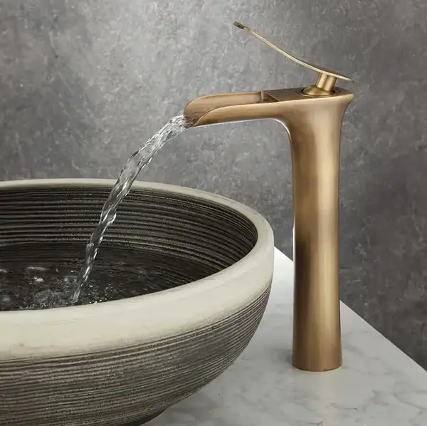 Смеситель для раковины (умывальника) REA LAGUNA ANTIQUE BRUSHED GOLD высокий (REA-B8120) Смеситель для раковины (умывальника) REA LAGUNA ANTIQUE BRUSHED GOLD высокий (REA-B8120)