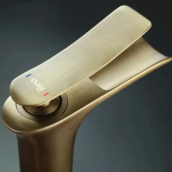Смеситель для раковины (умывальника) REA LAGUNA ANTIQUE BRUSHED GOLD высокий (REA-B8120) Смеситель для раковины (умывальника) REA LAGUNA ANTIQUE BRUSHED GOLD высокий (REA-B8120)