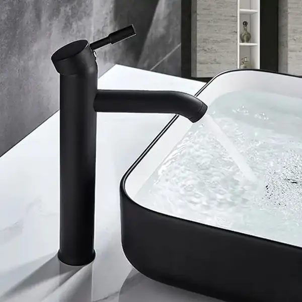 Rea Graff Black Смеситель для раковины, черный (REA-B8665) Rea Graff Black Смеситель для раковины, черный (REA-B8665)