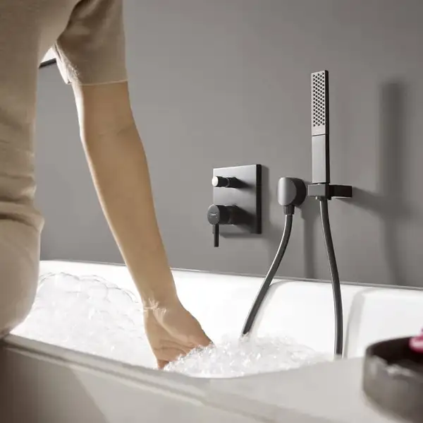 Hansgrohe Finoris Змішувач для ванни/душу, білий матовий (76415700) Hansgrohe Finoris Змішувач для ванни/душу, білий матовий (76415700)