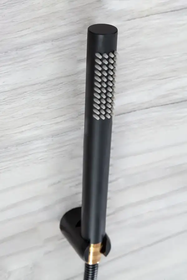 Смеситель для ванны и душа REA SALTO BLACK ROSE GOLD настенный с изливом (REA-B6352) Смеситель для ванны и душа REA SALTO BLACK ROSE GOLD настенный с изливом (REA-B6352)